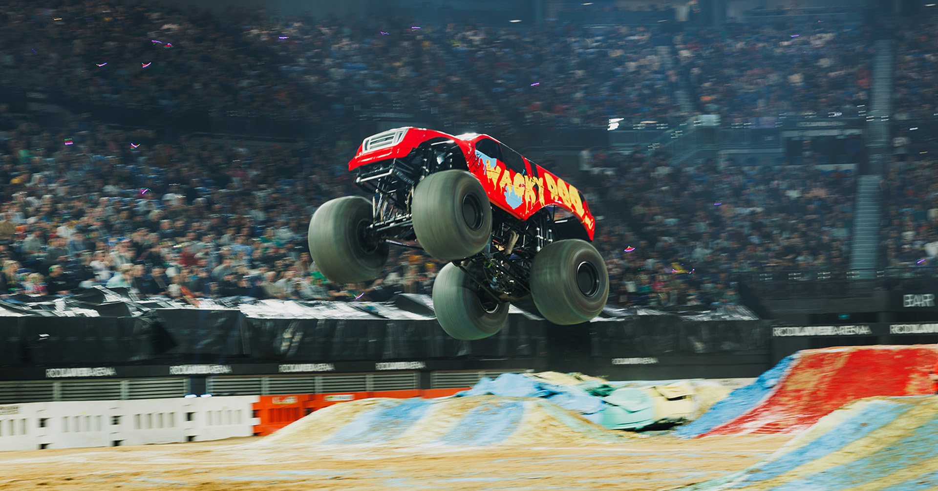 MonsterTruckManiaLive-RodLaverArena-1920-1005px